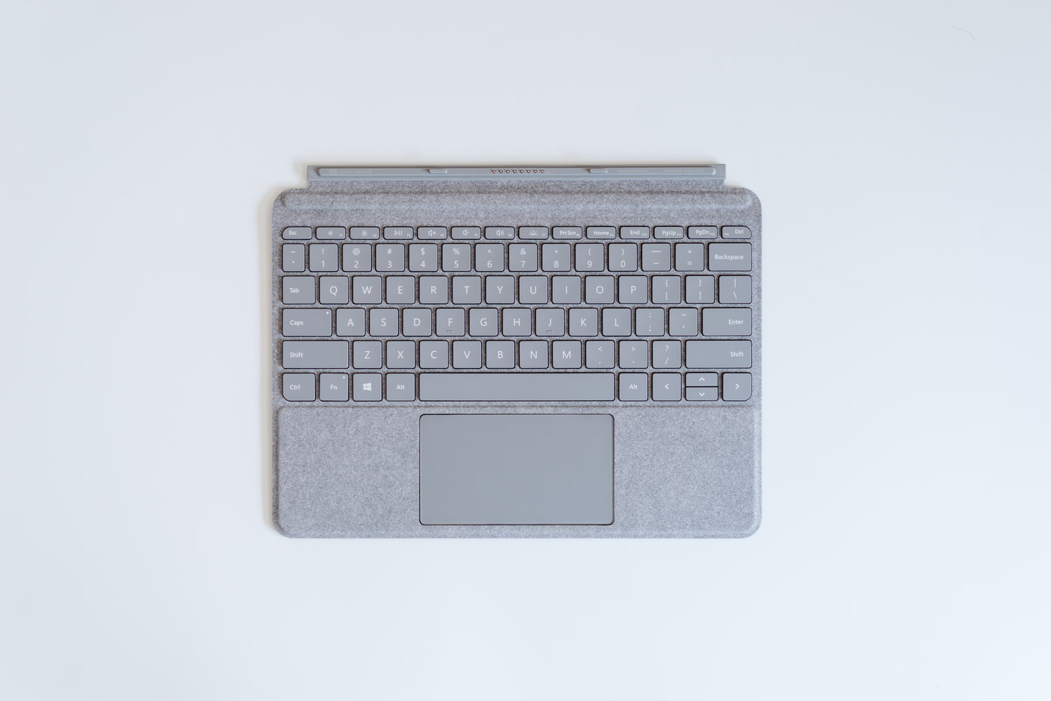 アルカンターラが美しい。Surface Goに必須の『Signature タイプ