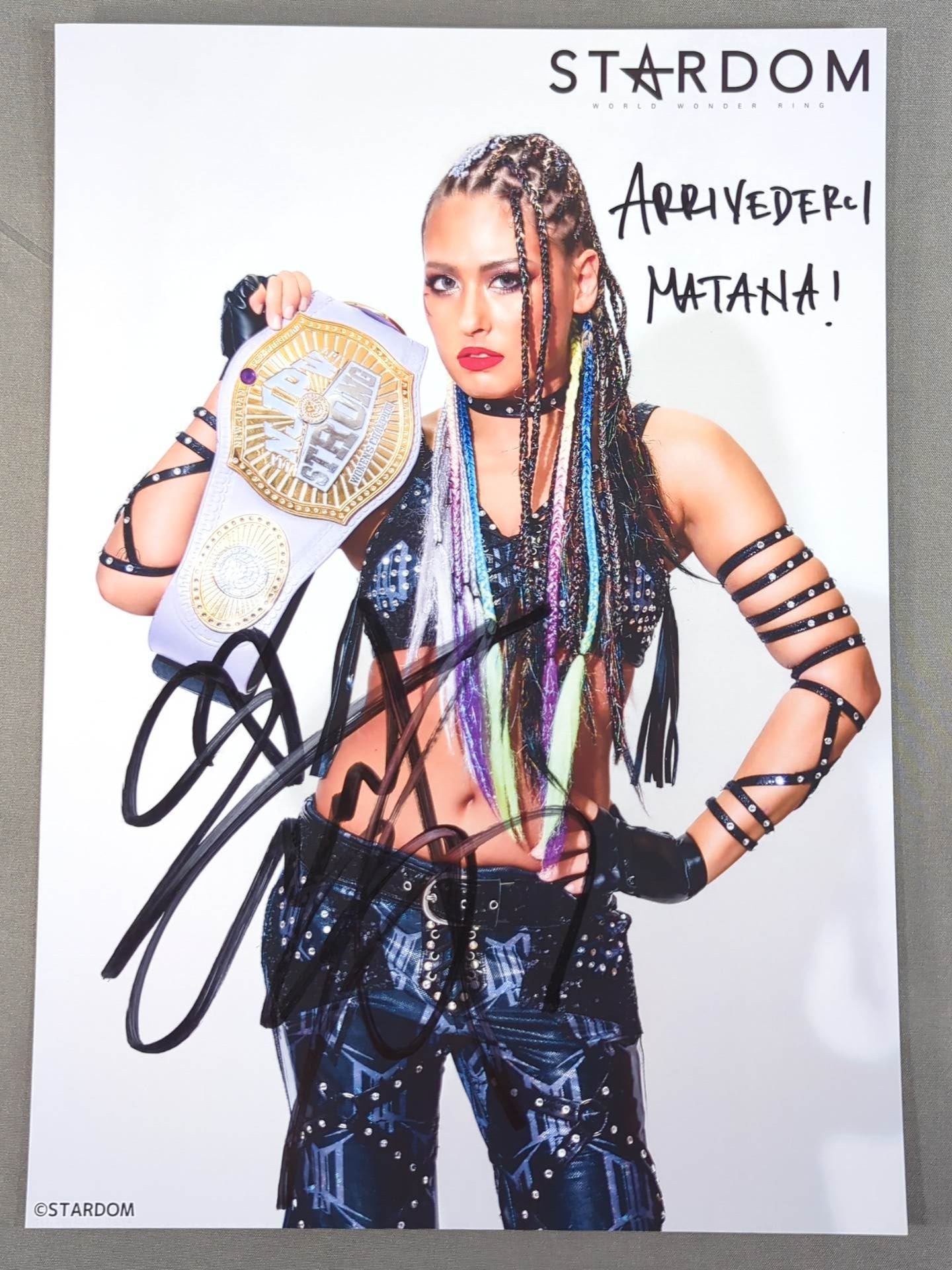 ジュリア 直筆サイン入り スターダムポートレート(E-8) – 闘道館