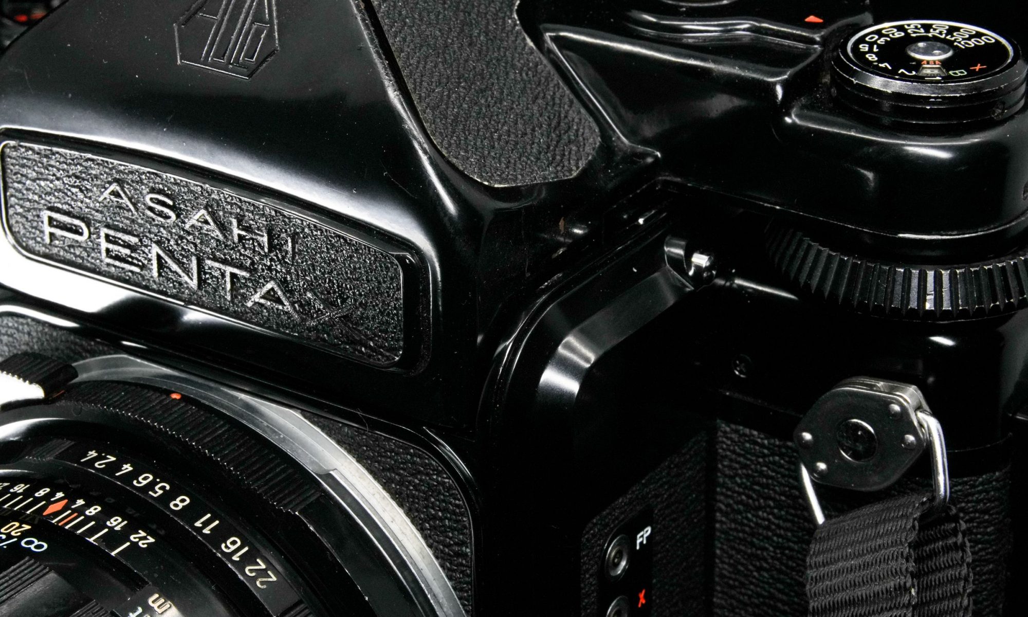 Eye catcher from Japan: the legendary Pentax 6x7 - Vintage-photo