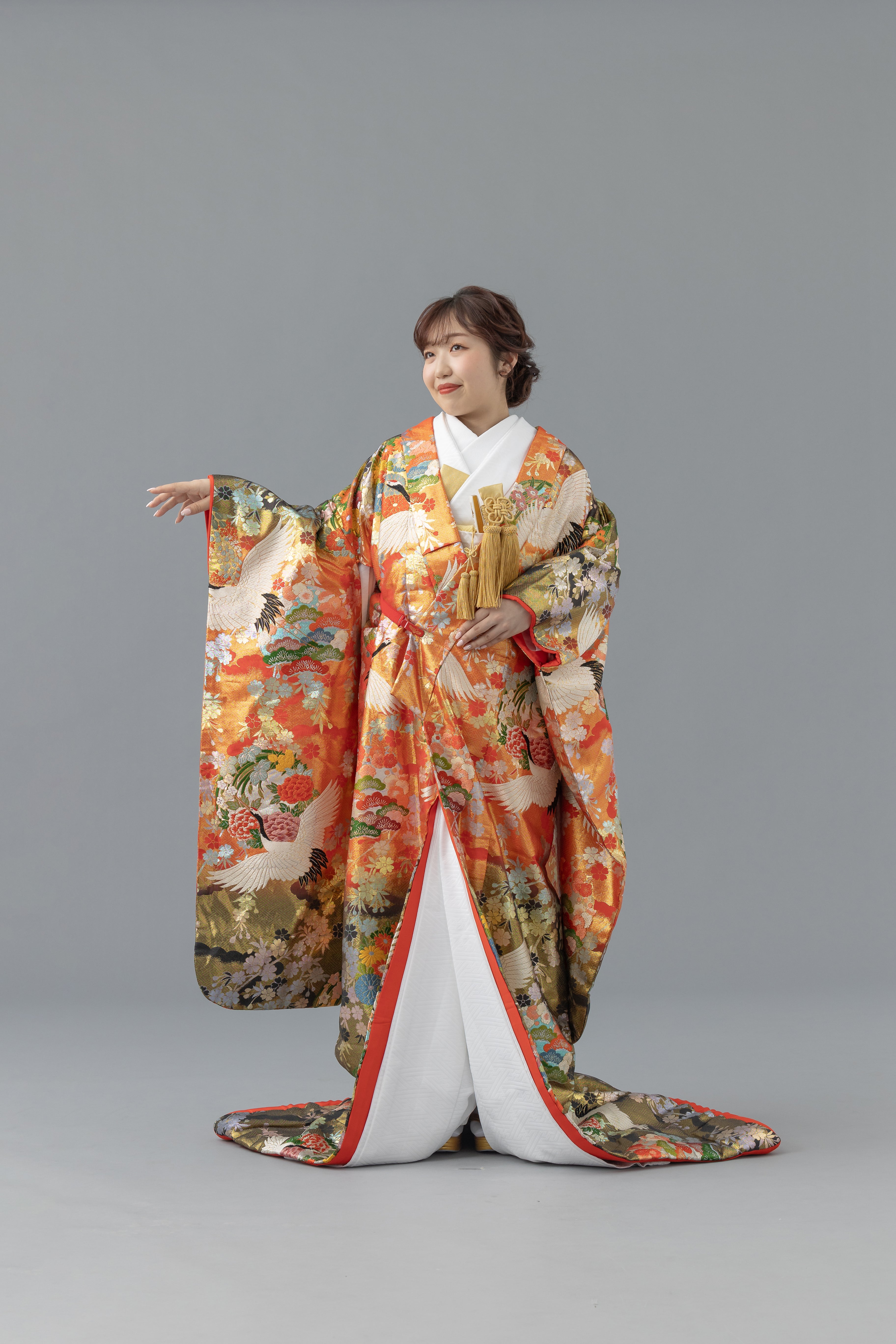 鶴に四季花草｜白無垢・色打掛レンタルなら結婚式着物専門の【THE SHOP