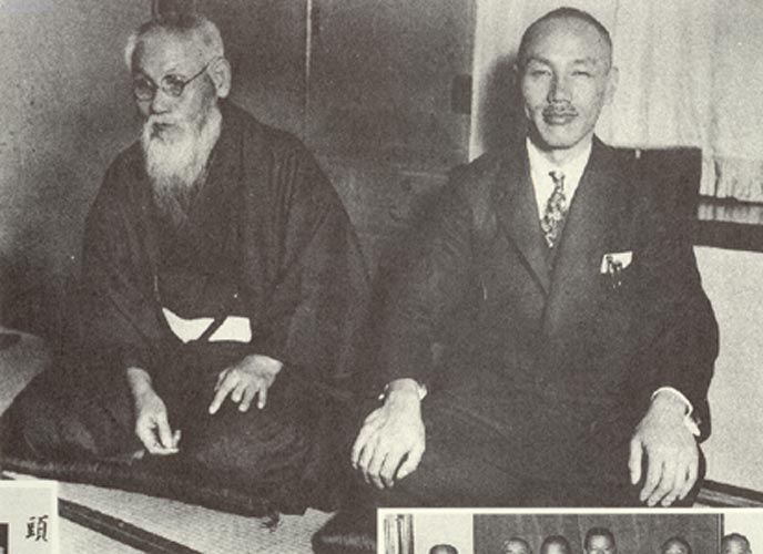 頭山満翁写真伝 と 巨人頭山満翁 の2冊 共に藤本尚則編著　玄洋社　アジア主義 頭山満 > 頭山満について