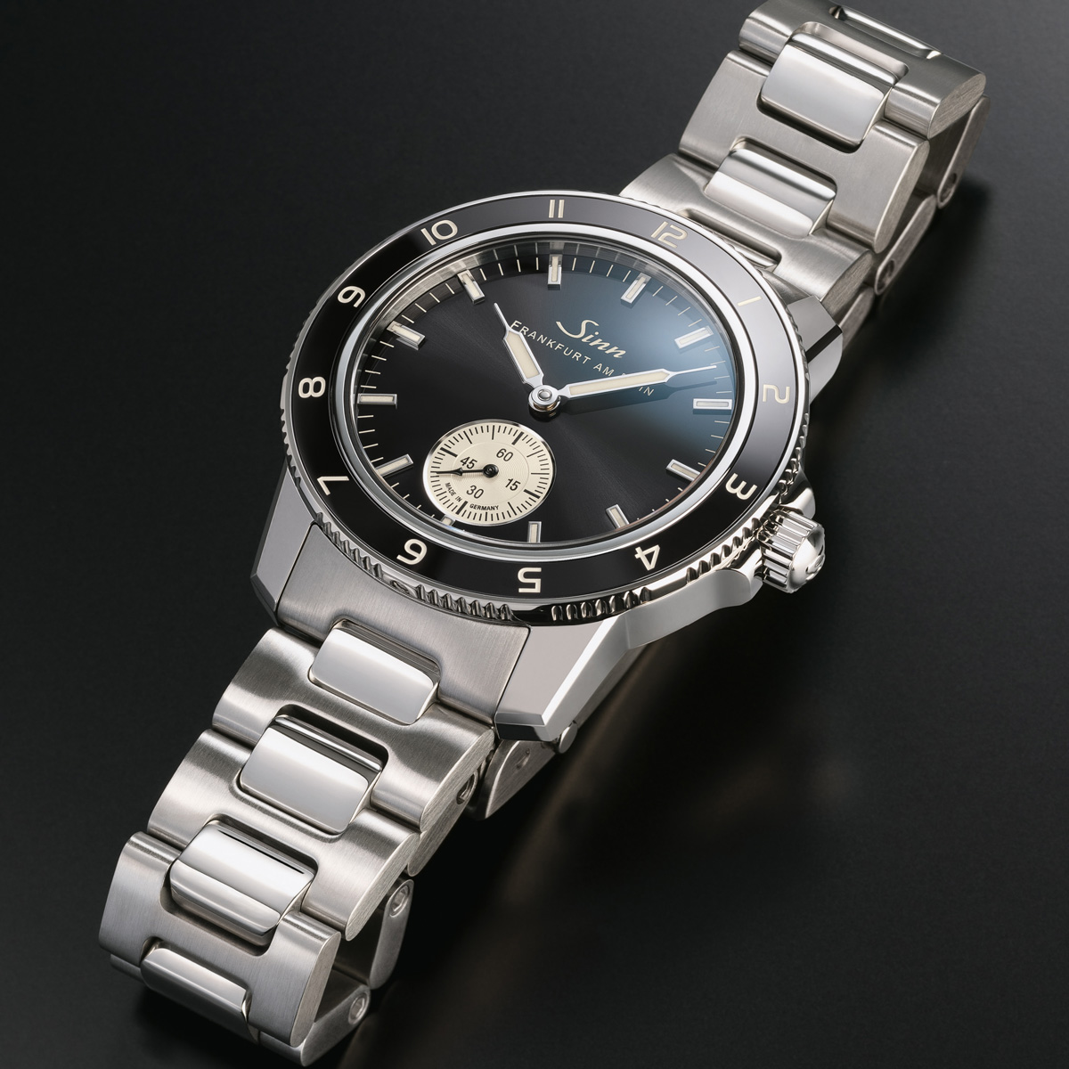 ジン「104 Classic 12」登場！ スモールセコンド仕様のクラシカルな