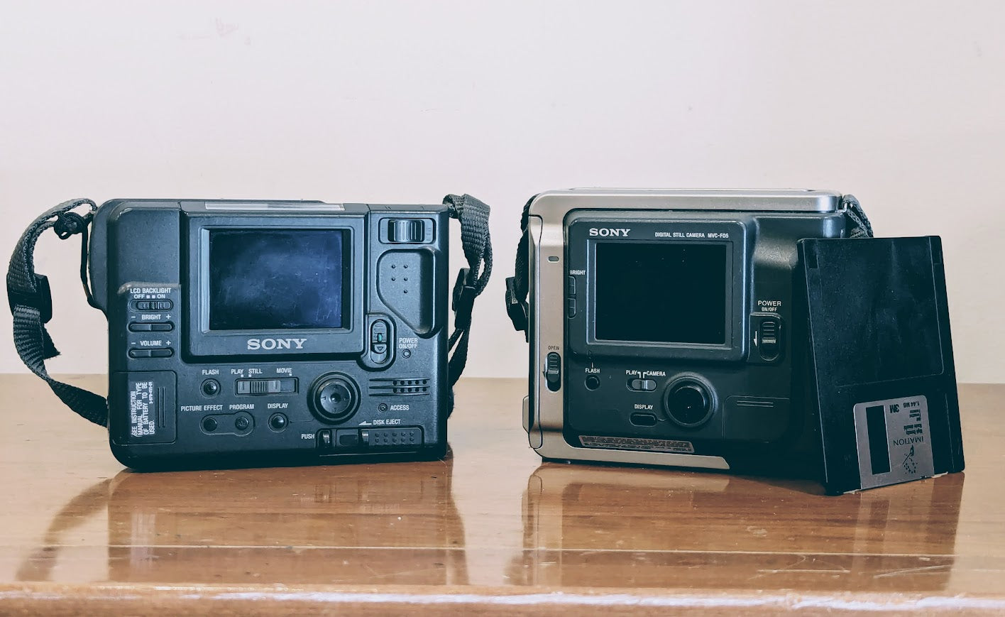 Sony Mavica Digital Camera Line (1997-1998) – Westport Tech Museum