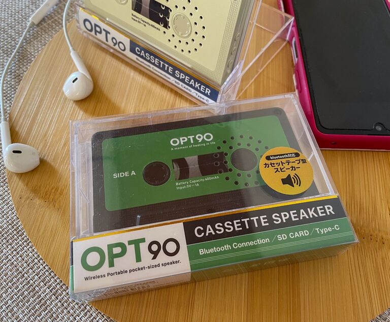 レトロ可愛いスピーカーがエモい！ 「OPT！90カセットスピーカー」は