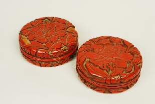 堆朱香合／滋賀県立琵琶湖文化館 The Museum of Shiga Prefecture