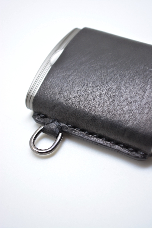 439-03 通販 グィディオイルカーフ携帯灰皿 イサムカタヤマ バック