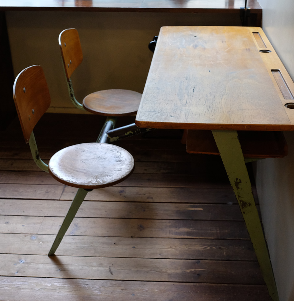 ジャン・プルーヴェのスクールデスク | soup / clozzet