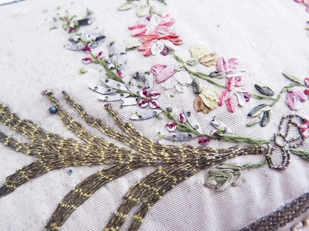 リボンワーク刺繍のピンクッション - 薔薇と天使のアンティーク