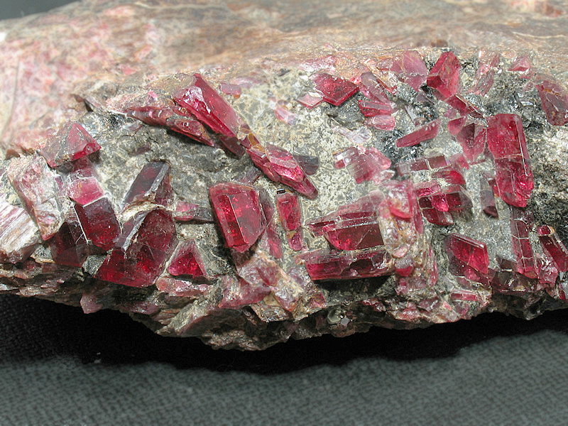 PYROXMANGITE パイロクスマンガン石 田口鉱山 - クリスタルポケット