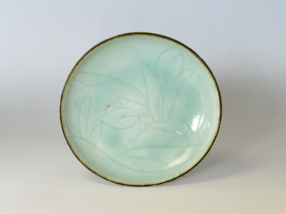 古美術 三樹 - 初期伊万里 青磁辰砂陰刻皿 | 古美術品専門サイト