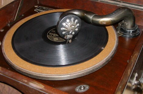 ビクター／ビクトローラ J1-71卓上蓄音機