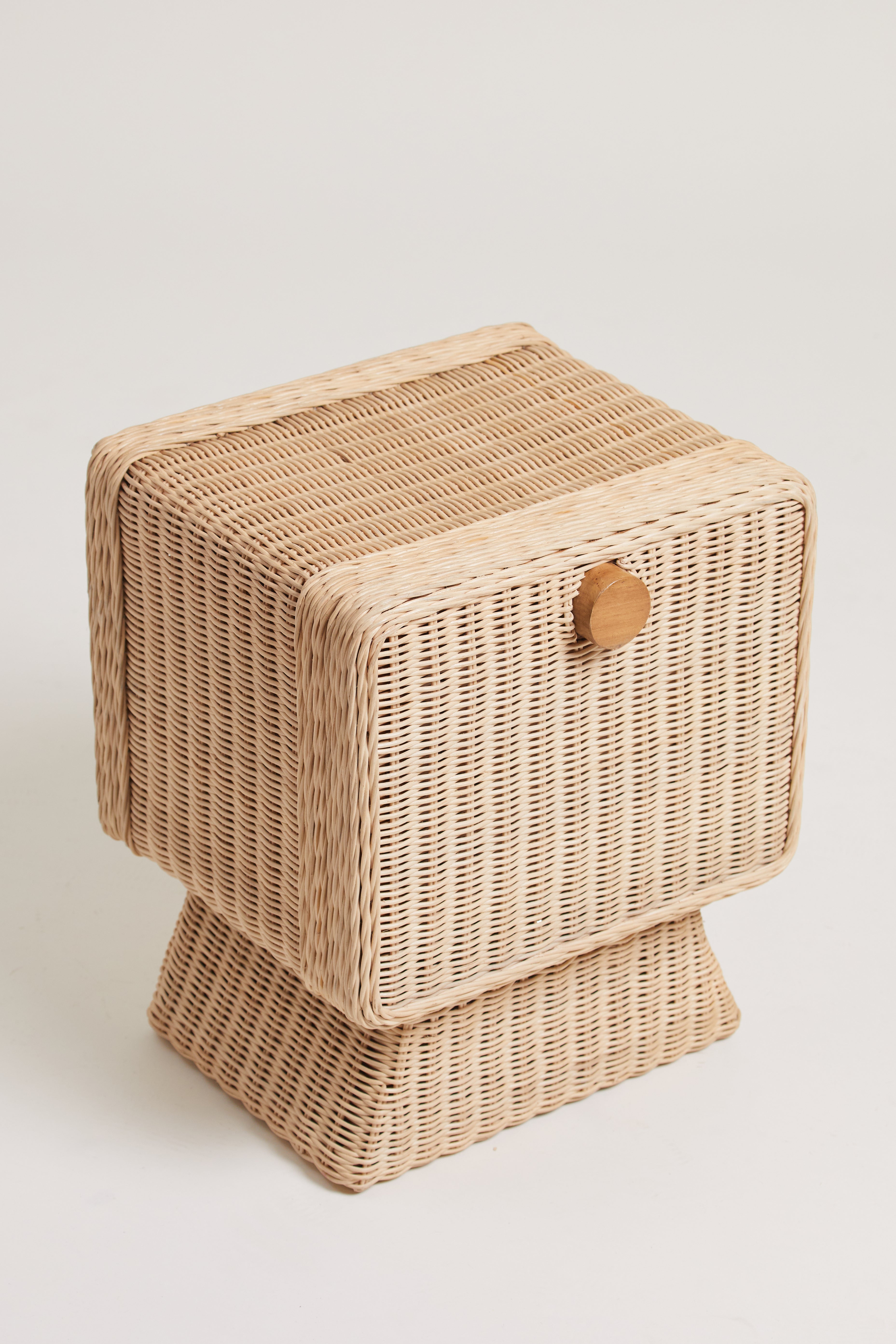 Momo side table – Heaps & Woods