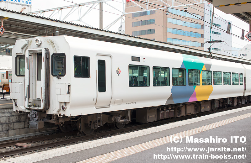 E257系「あずさ」増結編成の簡易先頭車クモハE257形（クモハE257-1