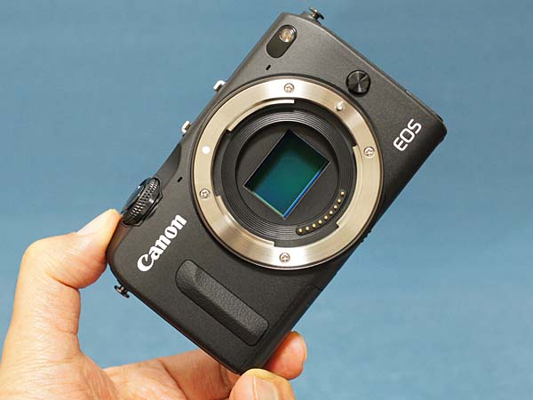 キヤノン Canon EOS M2の位置づけと概要 ローエンド・ミラーレス/monox