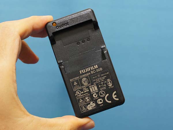 富士フイルム FUJIFILM X20の外観をみる 高級コンパクト /monox