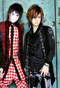 ゴールデンボンバー ニューシングル「女々しくて/眠たくて」発売