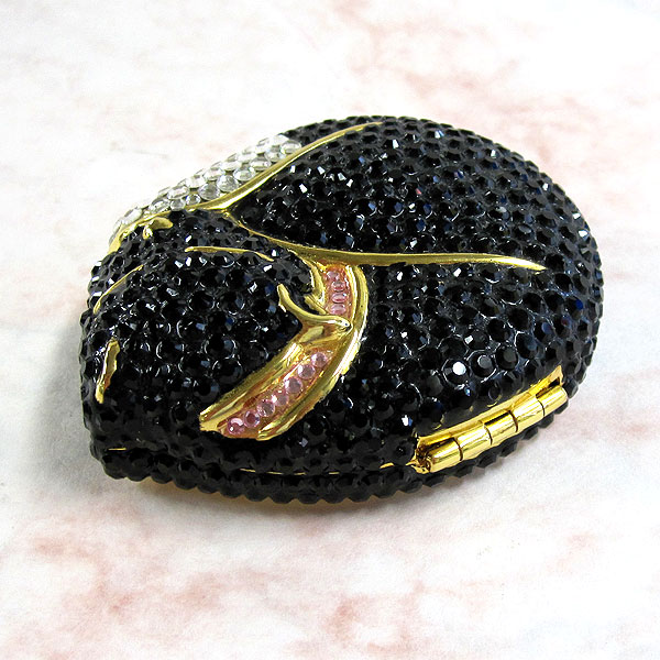 エスティ・ローダー 猫のコンパクト