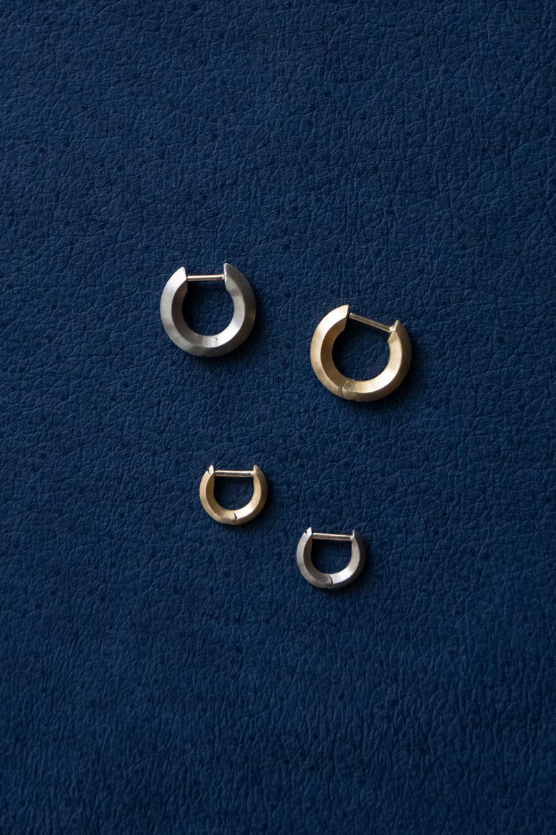 simmon Seta シモン セータ シェイプラウンドゴールドピアス M /K18