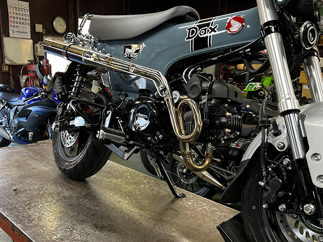 Dax125 | 忠さんが陣頭指揮をとってマフラーを開発していく実際の