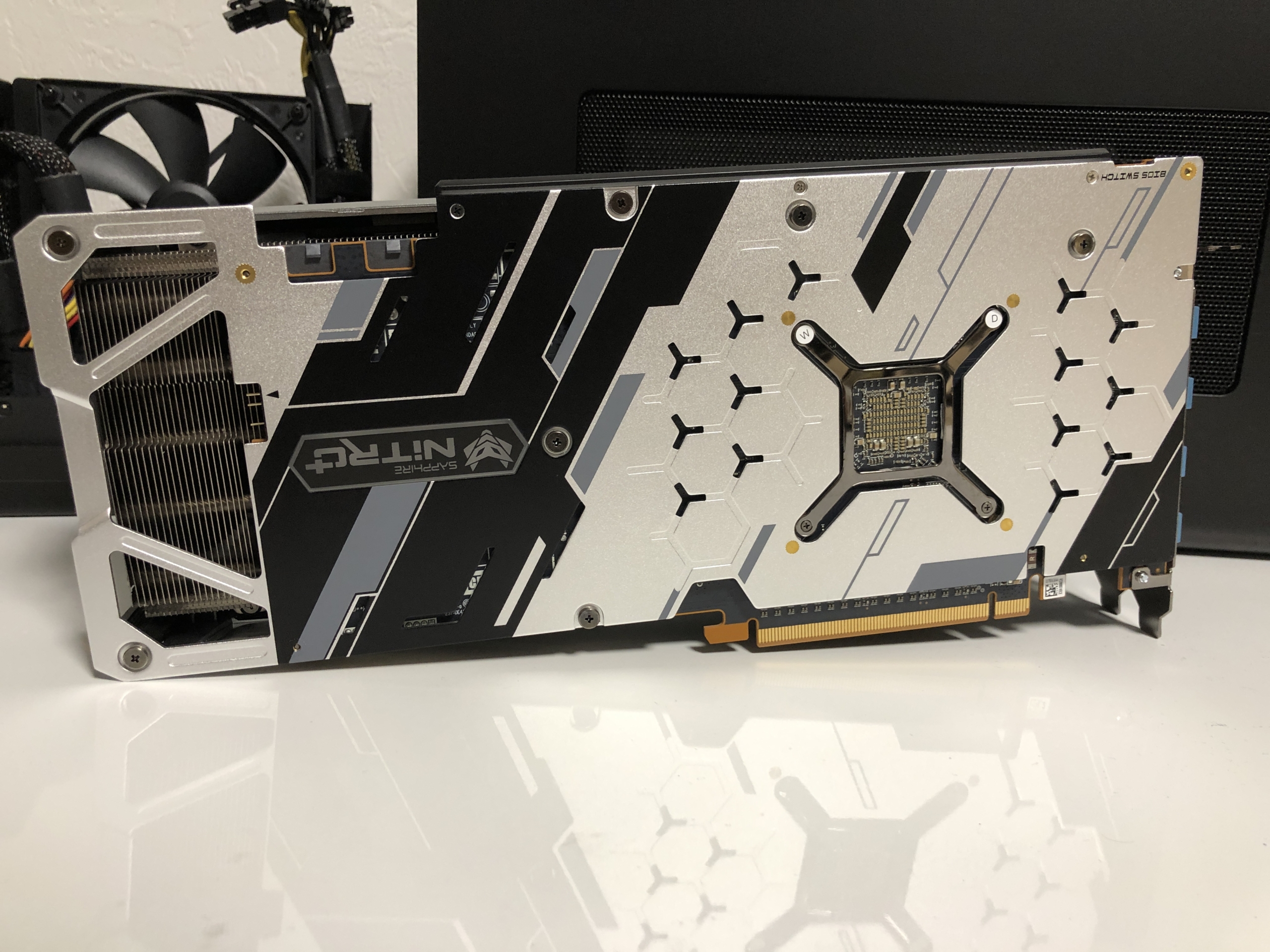 Macbook Proのグラフィックを強化してみた – RX 5700 XT Razer Core X