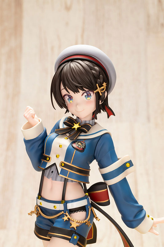 ホロライブVTuber「大空スバル」がサスペンダー衣装姿で立体化！普段
