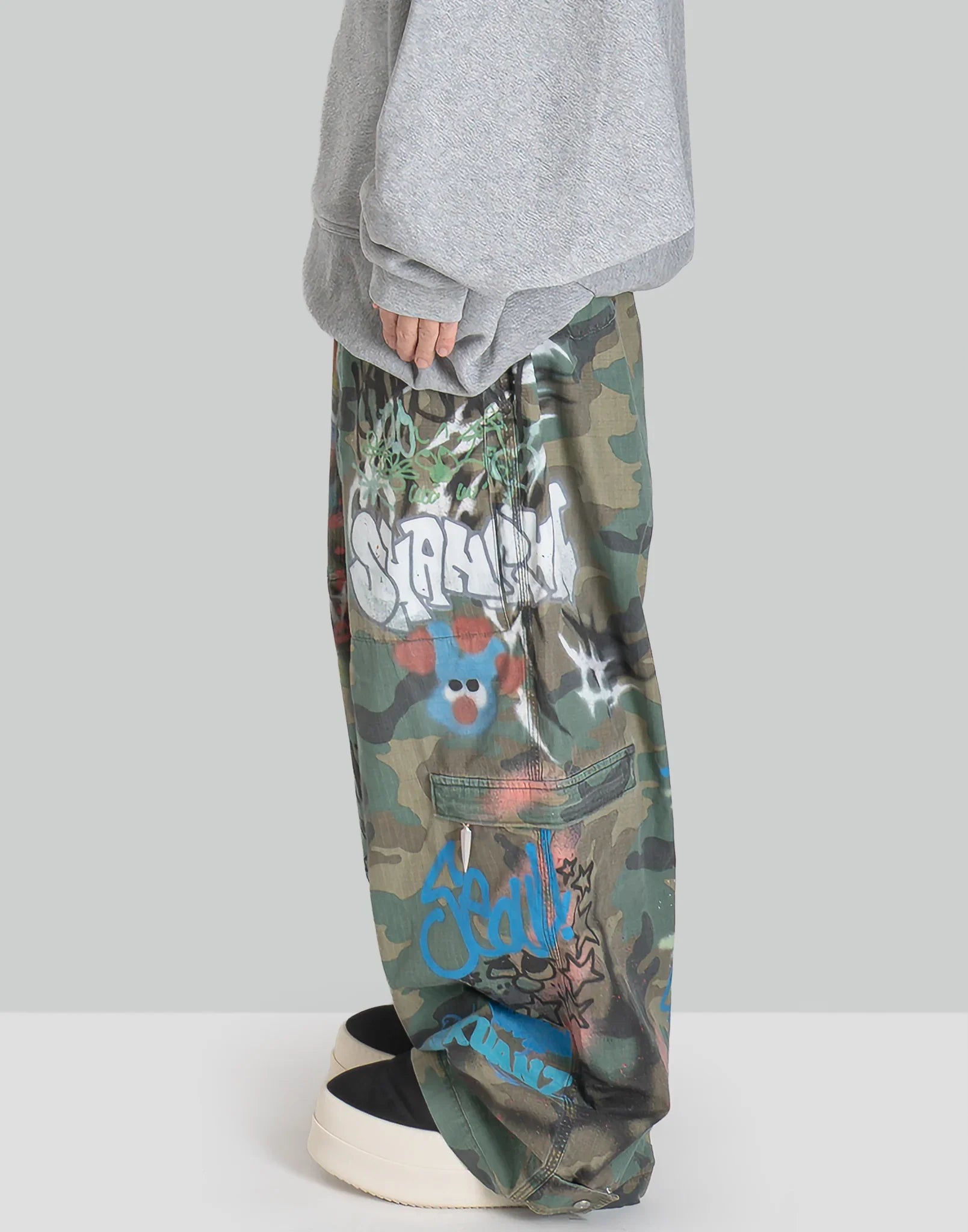 SANKUANZ BUMPY GRAFFITI PRINT CAMOUFLAGE CARGO PANTS – 082plus