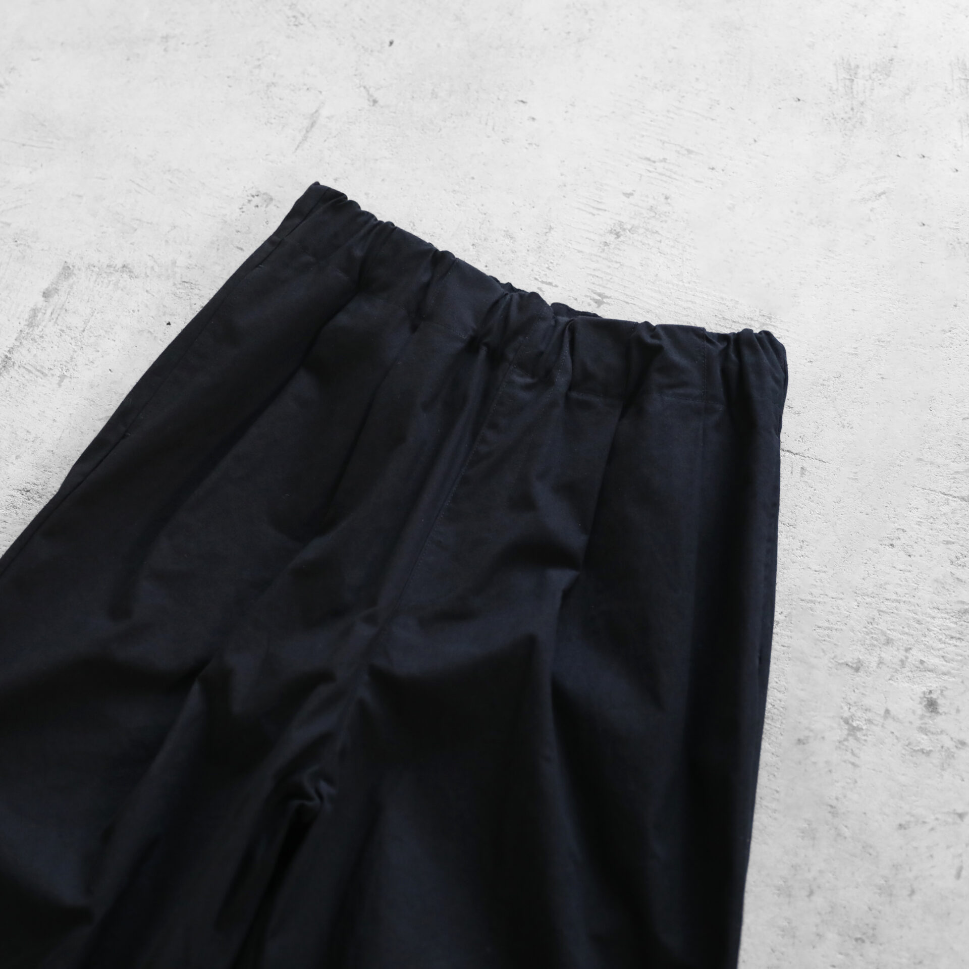 バフクロスワイドパンツ（ブラック）【ユニセックス】504をリリース