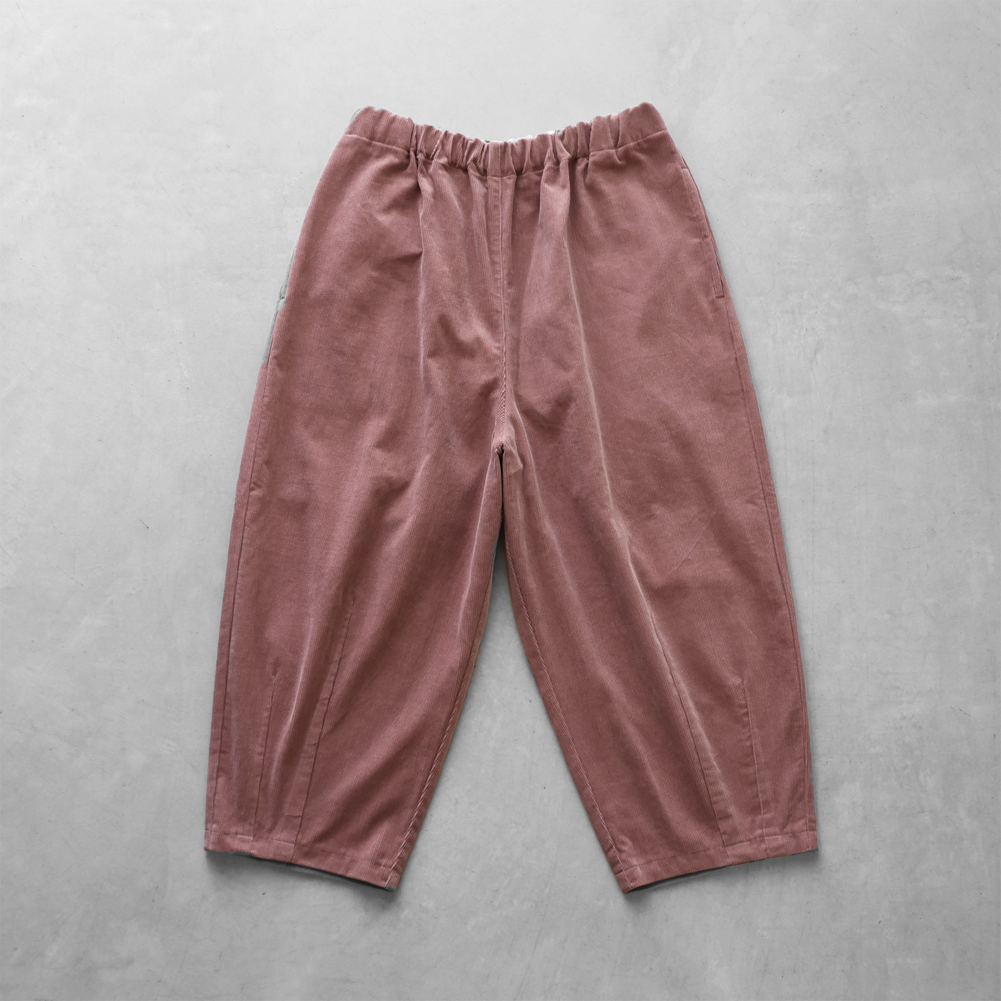 シャトルコーデュロイバルーンパンツ 506をリリースしました／ – HUIS