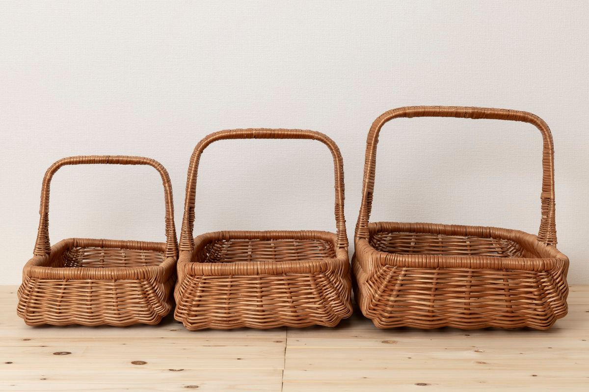 ポーランドのむきやなぎで編まれた、横長の浅型かご – 市川籠店