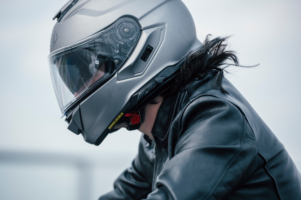 B+COMの最高峰がヘルメットと融合。待望のビルトインタイプ「B+COM SX1