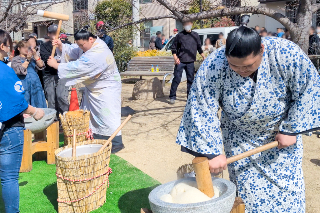 開催御礼】来場者2000名！第3弾「二子山部屋力士たちとおもちつき」は