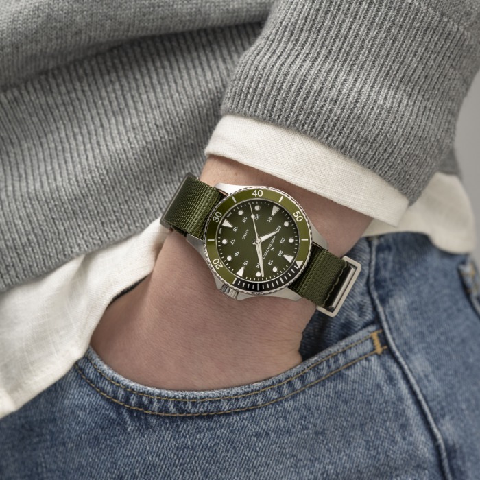 H82241961 安心なカーキネイビースキューバ37ミリ シーグリーン 国内