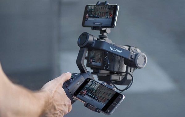 最新情報】DJIからミラーレスカメラ向けのコンパクトスタビライザー