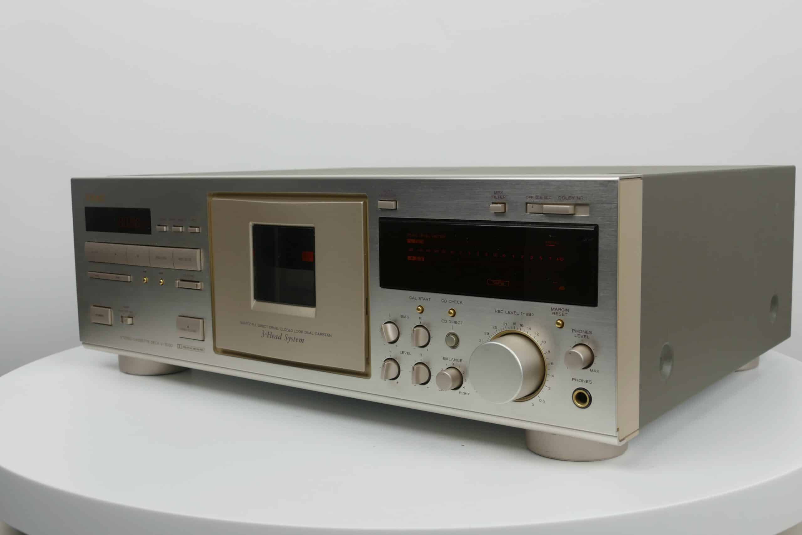 TEAC V-7000 - Taste For Audio