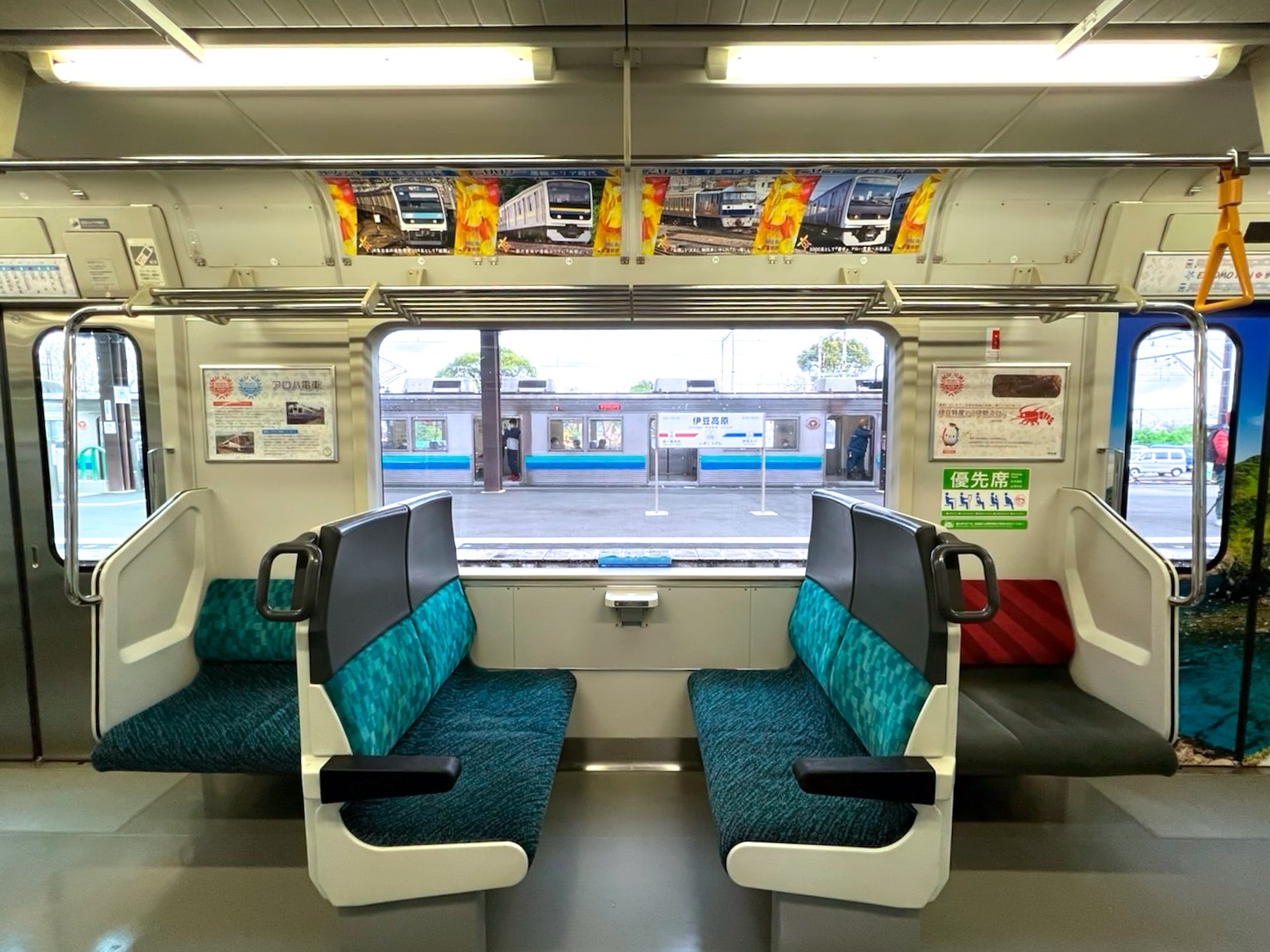 お披露目レポ】伊豆急行3000系「アロハ電車」 | 話題 | 鉄道新聞