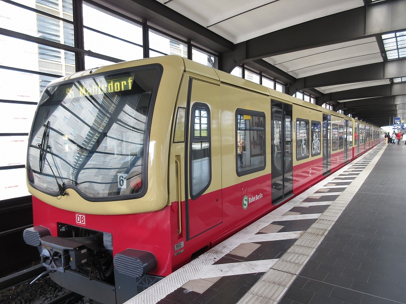 481形電車の車内(ドイツ鉄道)(ベルリンSバーンの主力車両の車内)