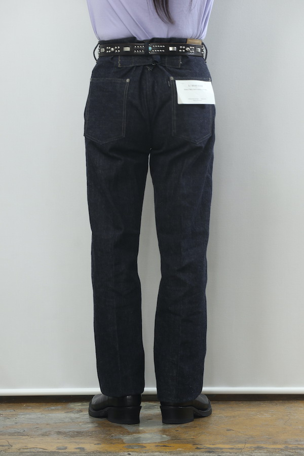 TIGHT / FLAT-BACK JEAN TROUSER