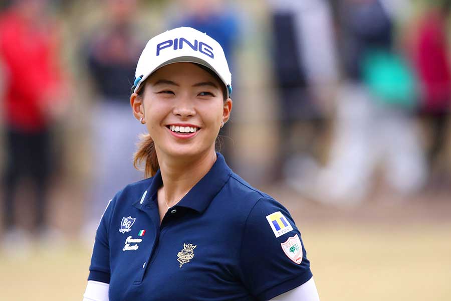 渋野日向子、サイン入りキャップが90万円突破 「エールオークション