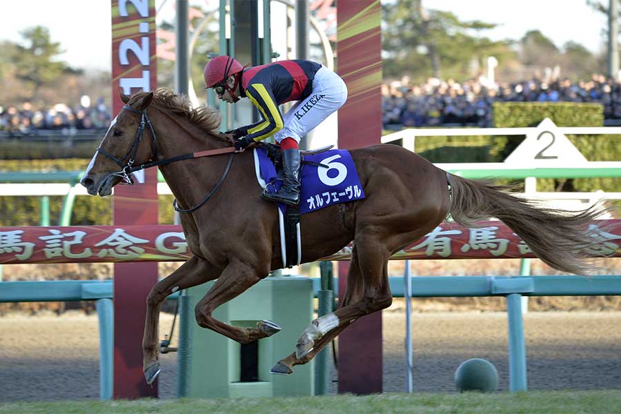 歴代最強の勝ちっぷり」 引退レースで4角捲って8馬身差圧勝、キャラも