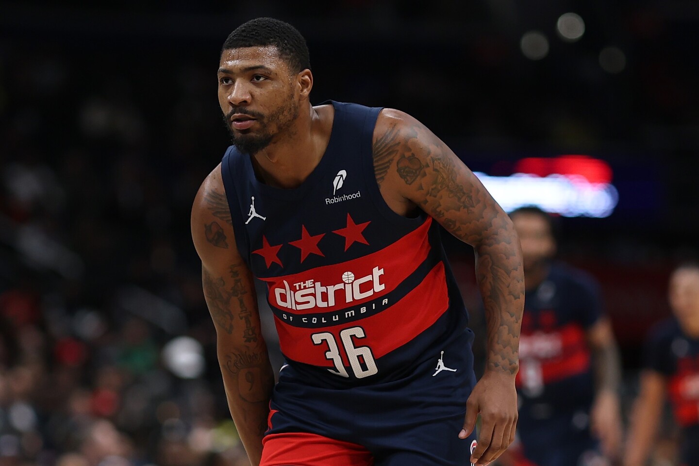 守備職人スマートがレイカーズに電撃加入！ドンチッチのリクルートが