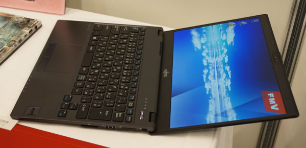 LIFEBOOK UH75/B1のレビュー/761gの軽さのヒミツ - the比較