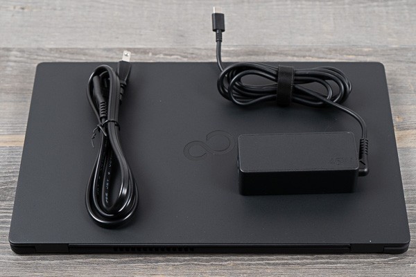 富士通 LIFEBOOK WU-X/E3 (UH-X/E3)の実機レビュー - the比較