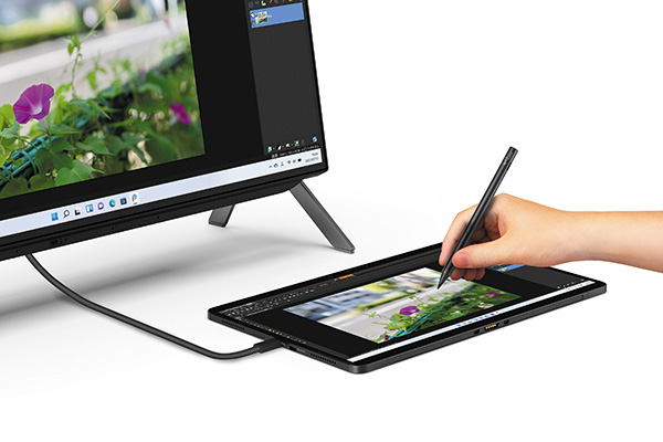 富士通、世界最薄・最軽量の13.3型WindowsタブレットPC FMV LOOXを発表