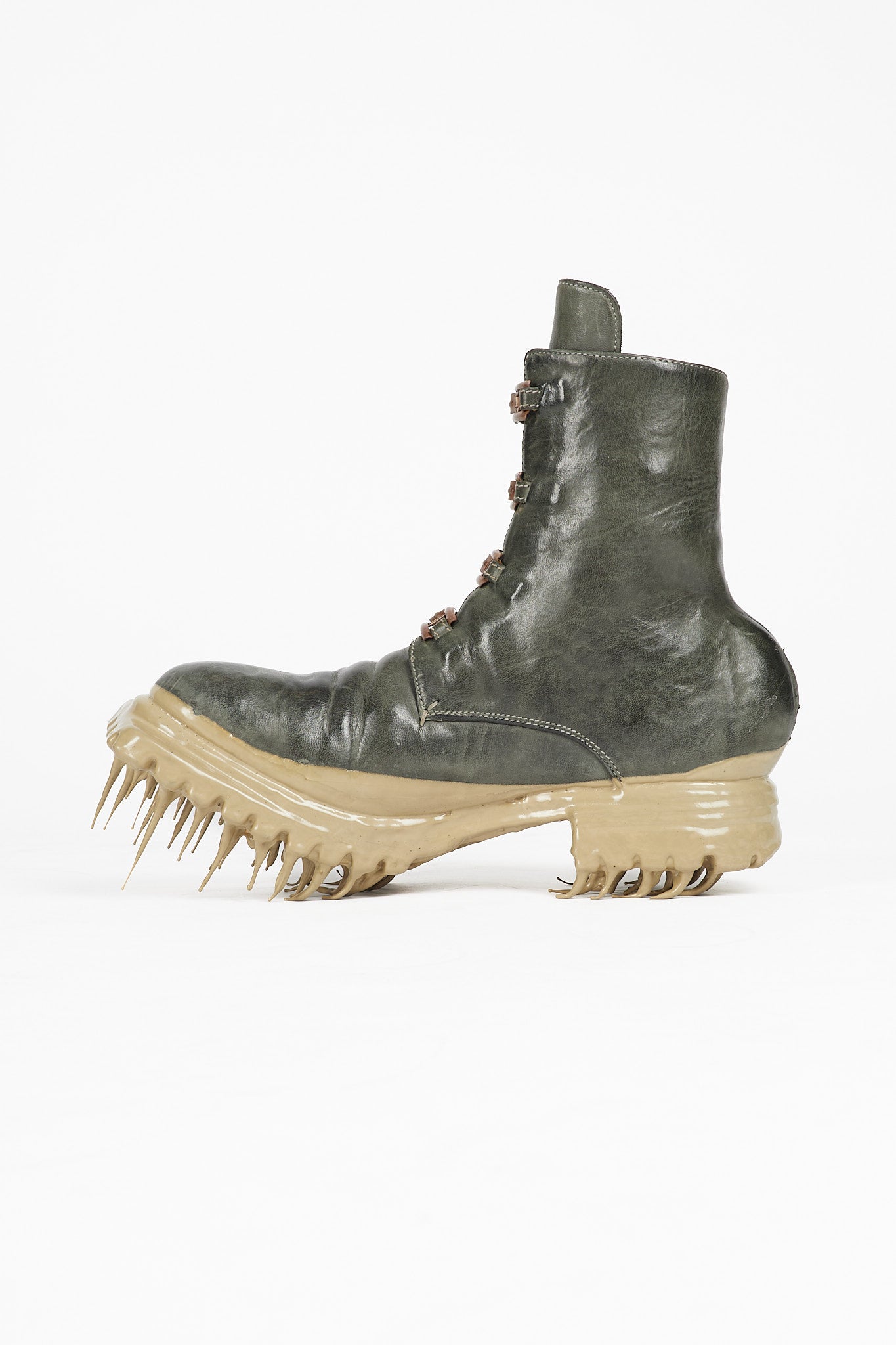 Object Dyed Goodyear Prosthetic Spur-Biter Drip Tank Combat – The