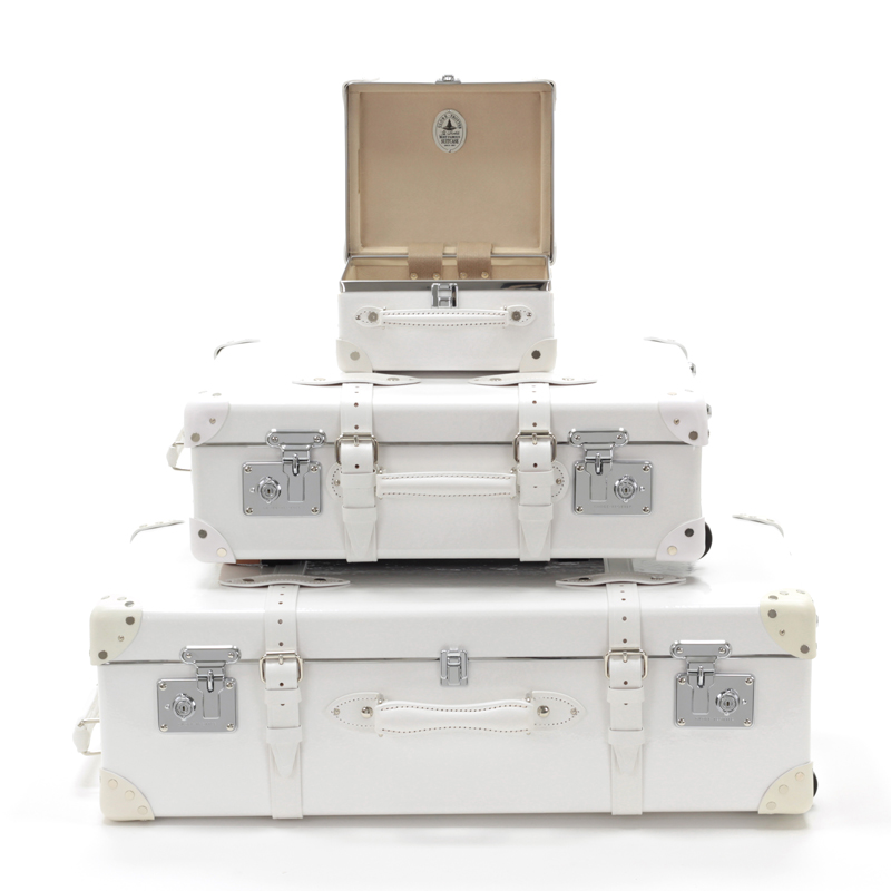 艶やかな“パールホワイト”がデビュー | THE RAKE JAPAN | The Modern