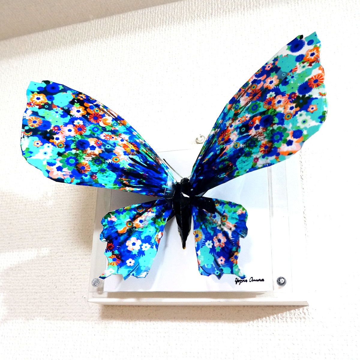 ブルーフラワーの蝶は羽を広げる | 大村洋二朗 ｜インテリア絵画