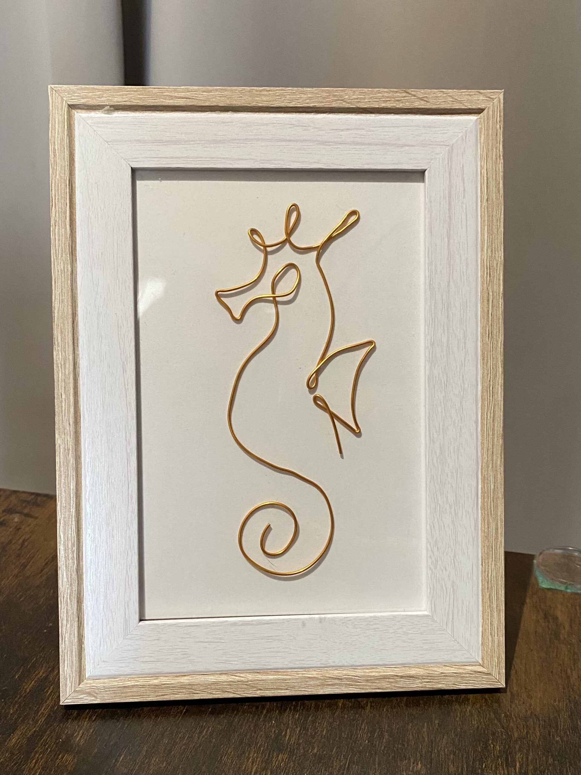 ワイヤーアートのタツノオトシゴ | やまい ｜インテリア絵画 アートの