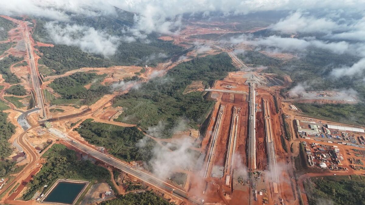 アフリカの巨大鉄鉱山｢シマンドゥ｣､中国主導で