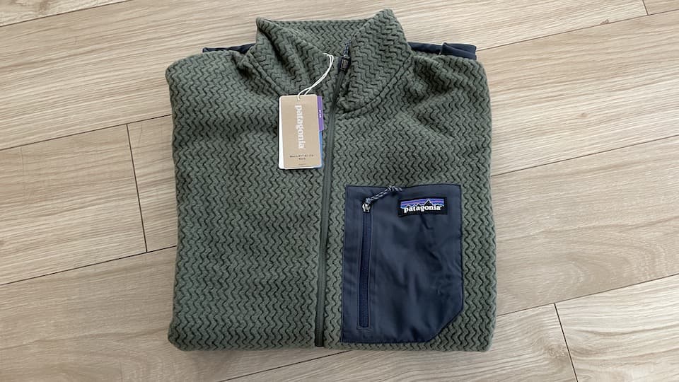 レビュー】R1 エア ジップネック：通気性抜群のフリース｜ともらん！