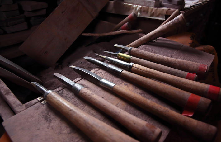 東山町の名産品「紫雲石硯」とは? 唯一人残る製硯師が語るその歴史